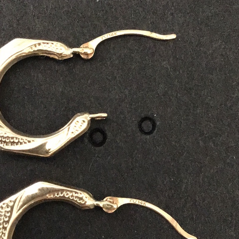 14K Petite Gold Hoop Earrings NWOT - Picture 4 of 5